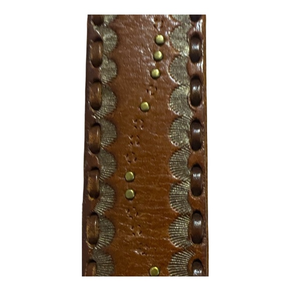 Leather embossed & riveted belt. Unisex. - Picture 7 of 16